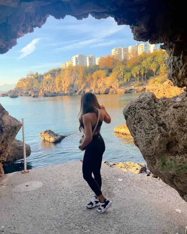 Yasmine - Image 8
